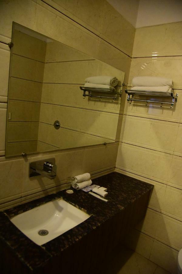 Hotel D S Inn อัมริตสา ภายนอก รูปภาพ